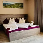 Hotel Zur Schonenburg Schonberg am Kamp