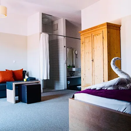 Zur Schonenburg 3*